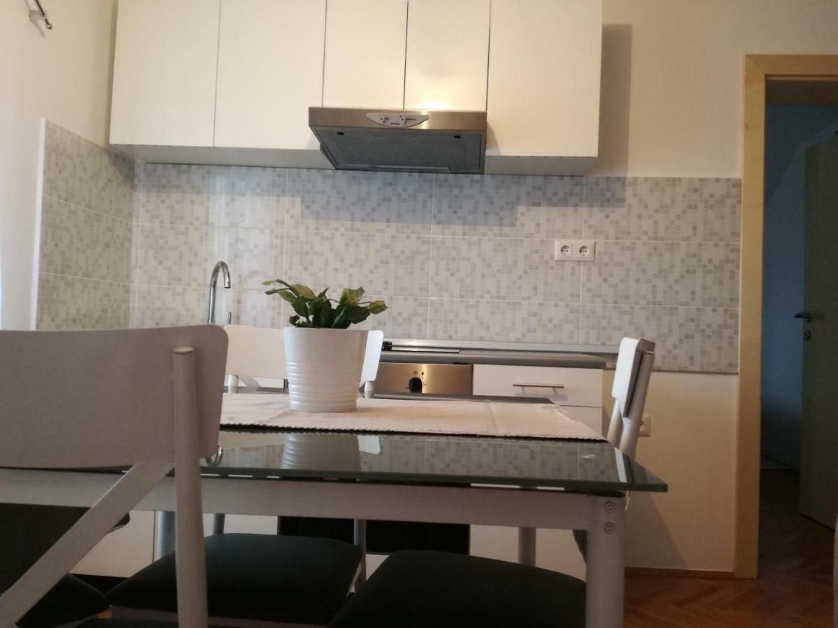 Apartman Jasmin Appartement Čatrnja Buitenkant foto